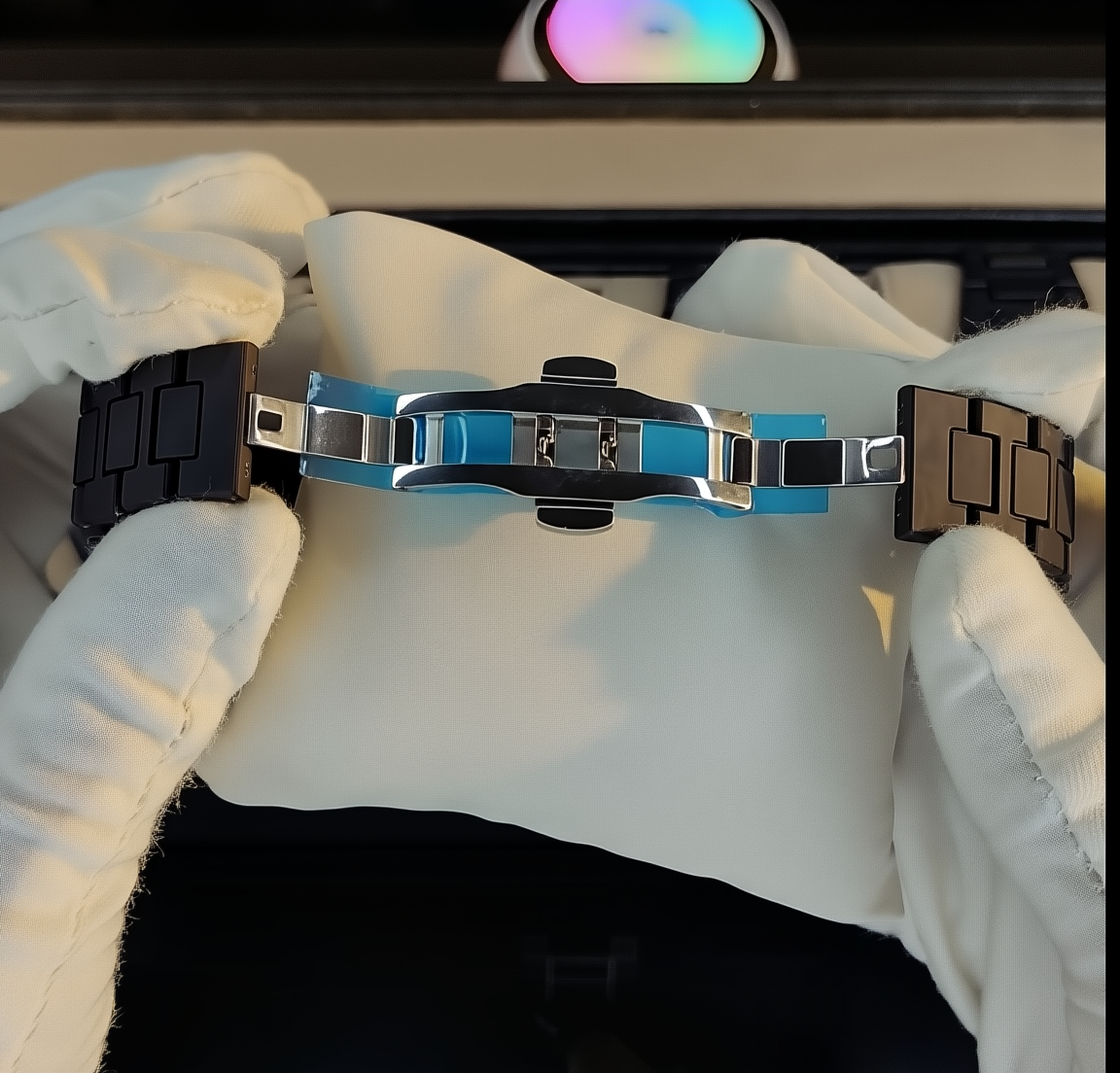 𝐋𝐮𝐱𝐮𝐫𝐲 𝐀𝐫𝐚𝐛𝐢𝐜 𝐃𝐢𝐚𝐥 𝐖𝐚𝐭𝐜𝐡 + 𝐒𝐭𝐲𝐥𝐢𝐬𝐡 𝐓𝐫𝐞𝐧𝐝𝐲 𝐒𝐮𝐧𝐠𝐥𝐚𝐬𝐬